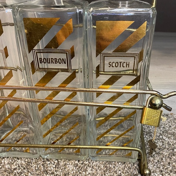 Vintage Decanter with Caddy, three bottle tantalus w Scotch, Bourbon Gin Labels - Picture 14 of 15